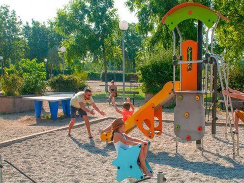 Anne Marie Vous Accueilles Dans Son Logement Familiale Pour 6 Personnes 3 Chambres Confortable Proche D Europa Park A Boofzheim Dans Camping 3 Etoiles ภายนอก รูปภาพ